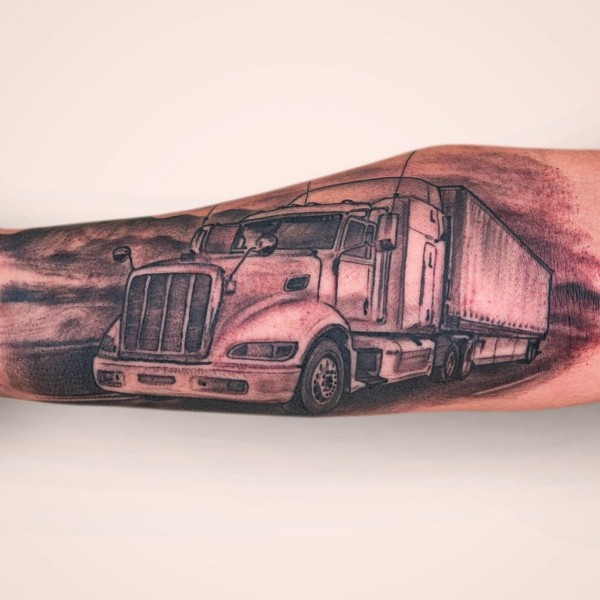 3 tatuagem de caminhão no braço @timbecktattoos