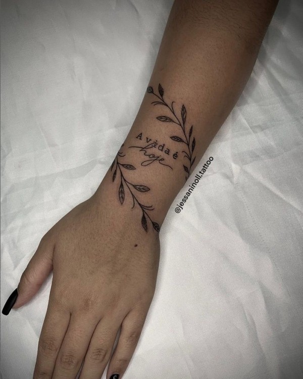 30 tattoo ramo com frase no braço @jessaninoll tattoo