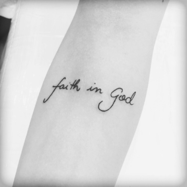 30 tatuagem feminina em inglês fé em Deus Tattoodo