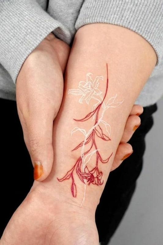 31 tattoo feminina com ramos e flores Pinterest