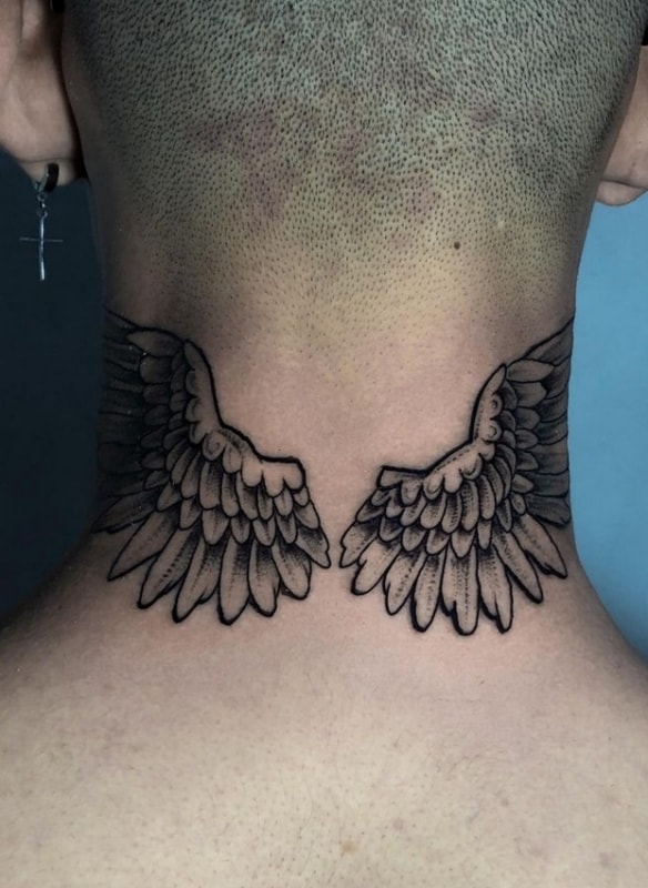 31 tatuagem masculina asas de anjo no pescoço @lucass moreiira
