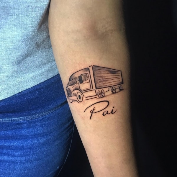 32 tattoo pequena de caminhão @edutattooz