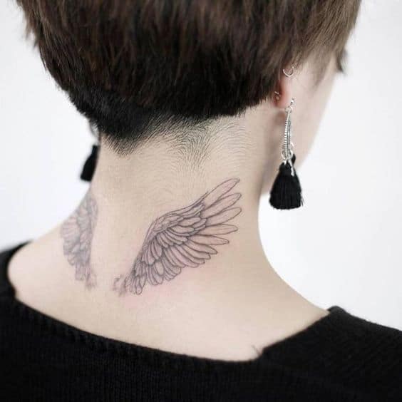 39 tattoo feminina asas de anjo no pescoço Pinterest