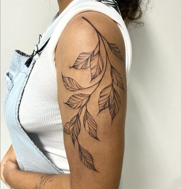39 tatuagem feminina grande de ramo no braço @jaderson art