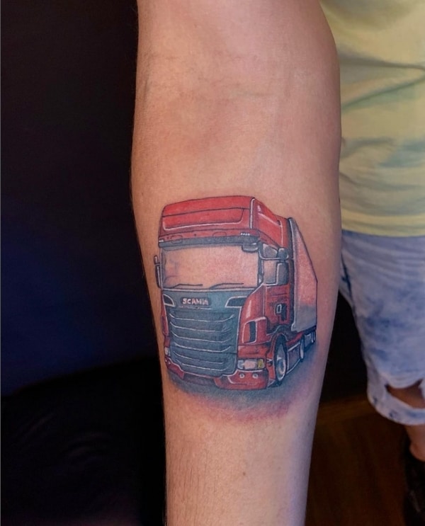 41 tatuagem colorida de caminhão @godoy tattoo