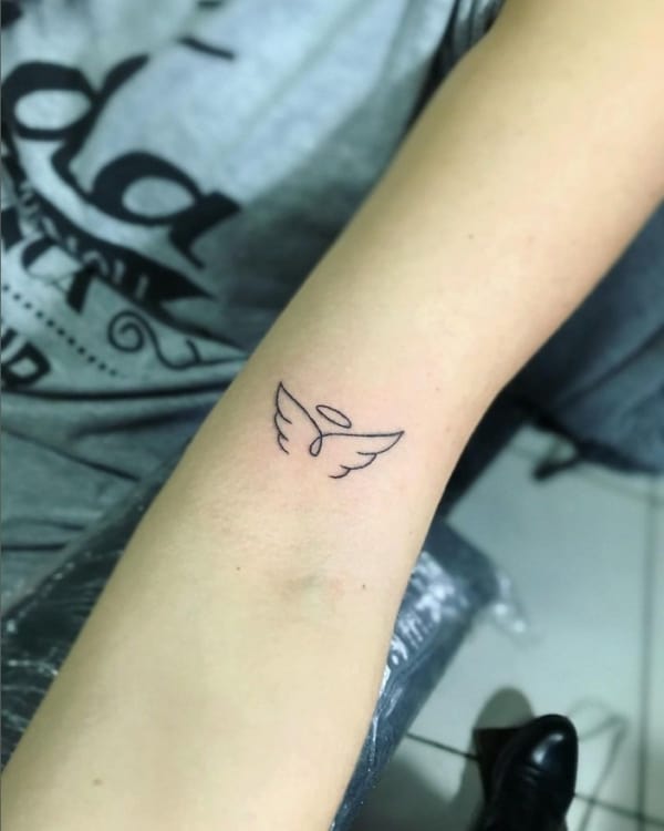 43 tattoo delicada e pequena asas de anjo @vanisepozzan