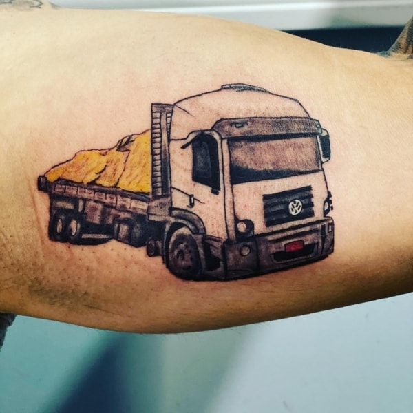 43 tatuagem masculina de caminhão @climaco tattoo