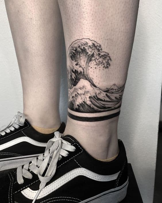 46 tatuagem mar em preto e branco na perna Pinterest