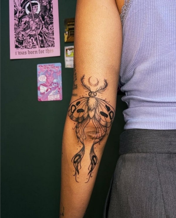 47 tatuagem feminina no cotovelo @pinkvelvet tattoo