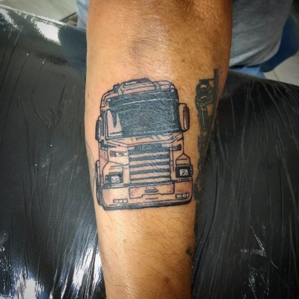 49 tattoo masculina caminhão @thomastattoobjn