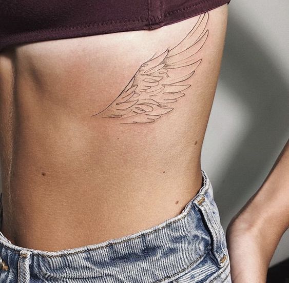 51 tattoo feminina na costela de asa de anjo Pinterest
