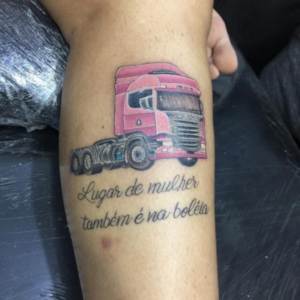 52 tatuagem feminina de caminhão rosa @guto tattoodasul