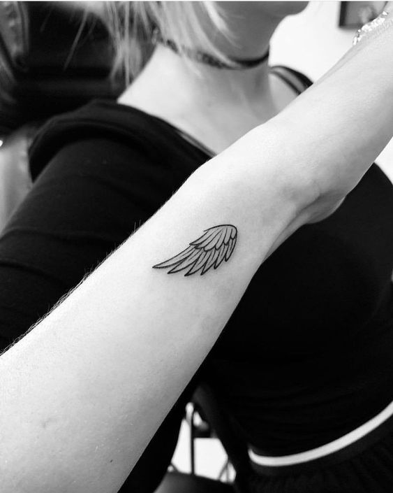 59 tattoo feminina pequena asa de anjo Pinterest