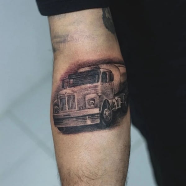 6 tattoo no braço de caminhão @originaltattoostudio