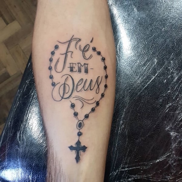 7 tattoo no braço Fé em Deus com terço @adriano zoytattoo