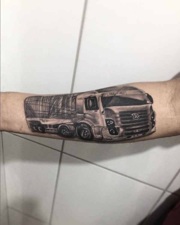 7 tatuagem no braço de caminhão @danilosjardimtattoo