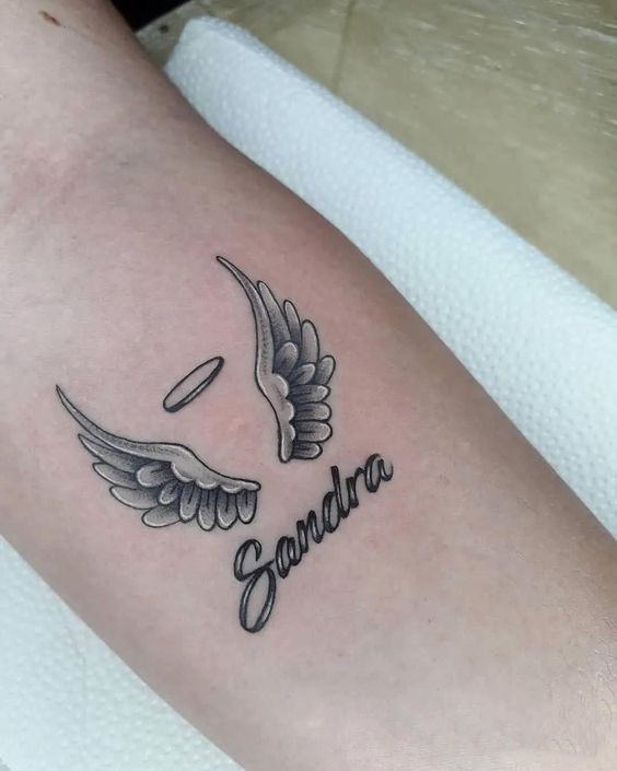 9 tatuagem homenagem asa de anjo e nome Pinterest