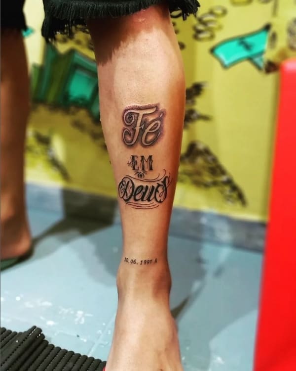 9 tatuagem lettering Fé em Deus @mota tattoo