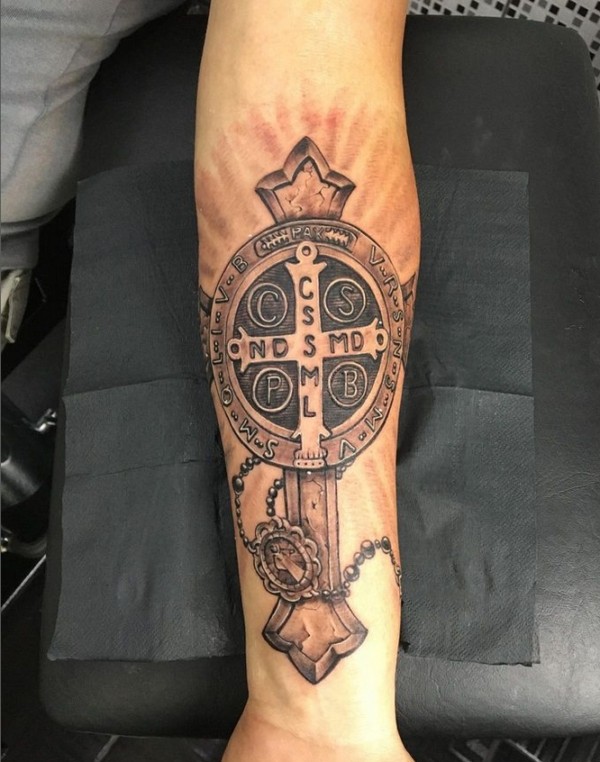 11 tatuagem no braço São Bento com cruz @victor1 negrao