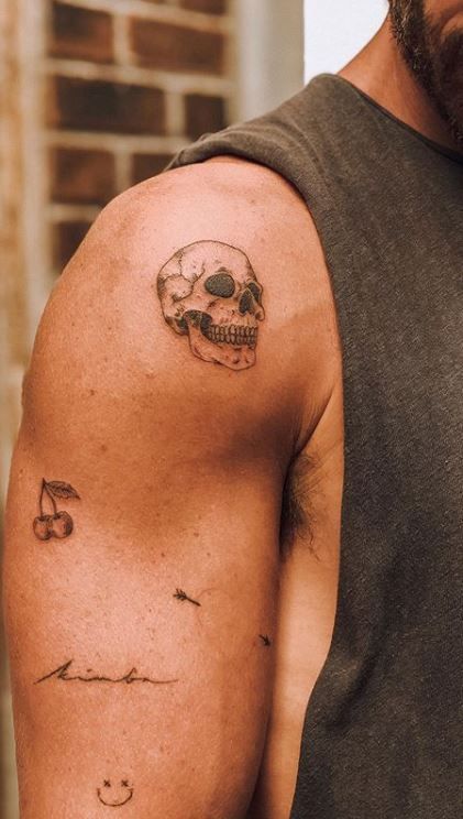 15 tatuagem masculina pequena no ombro Pinterest