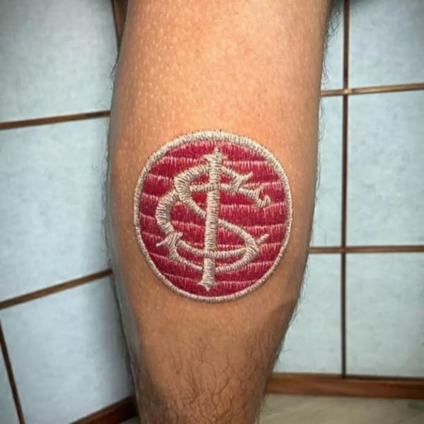19 tattoo na perna do Internacional @tattoo fc