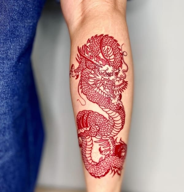 2 tatuagem antebraço dragão oriental vermelho @lab4 tattoo ink