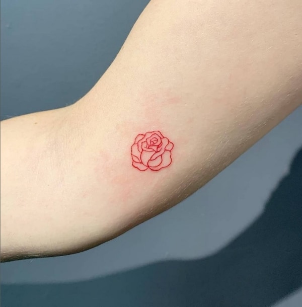 2 tatuagem delicada de rosa vermelha @little tattoos
