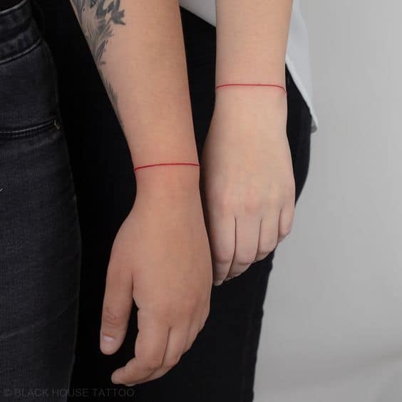 20 tattoo delicada fio vermelho Pinterest