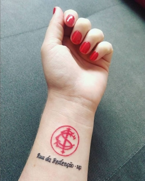 21 tattoo feminina fundação do Internacional @dezza naibo