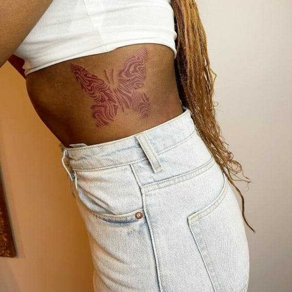 22 tatuagem de borboleta vermelha em pele negra Pinterest