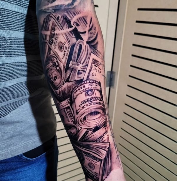 22 tatuagem grande de dinheiro no braço @armageddon tattoo