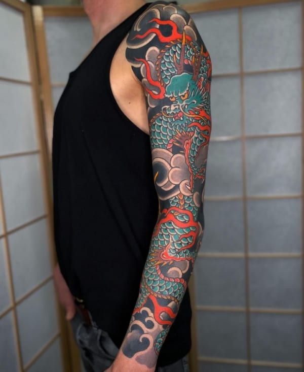 23 tatuagem masculina colorida dragão oriental @jensschnettler