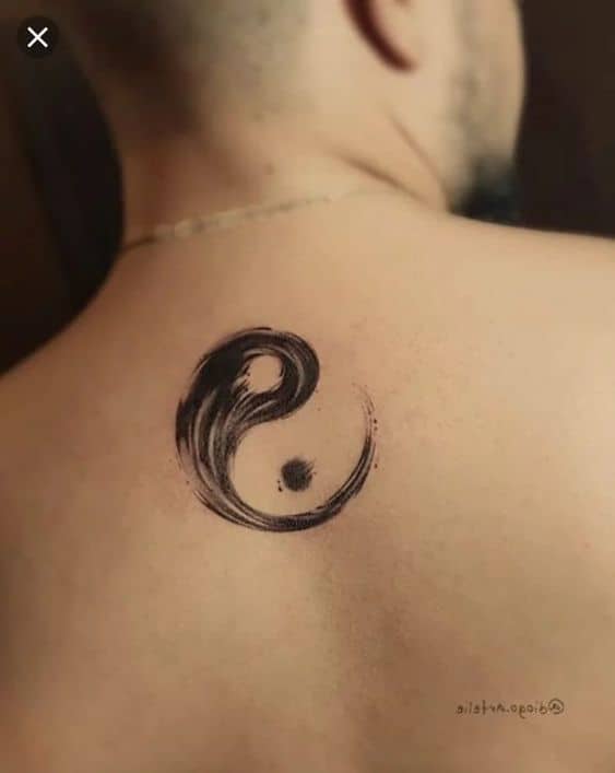 23 tatuagem masculina yin yang nas costas Pinterest