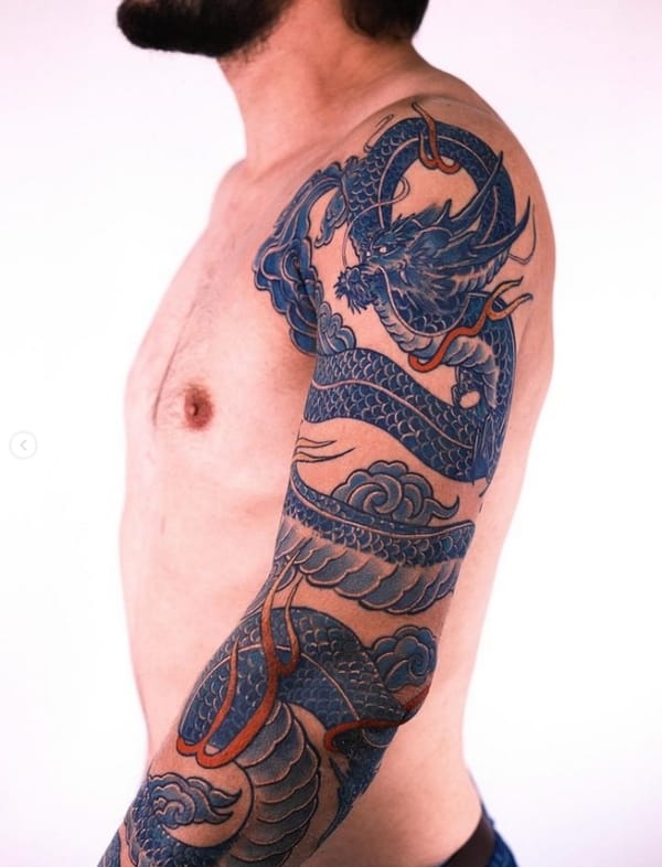 24 tatuagem masculina dragão oriental azul @melange tattoo