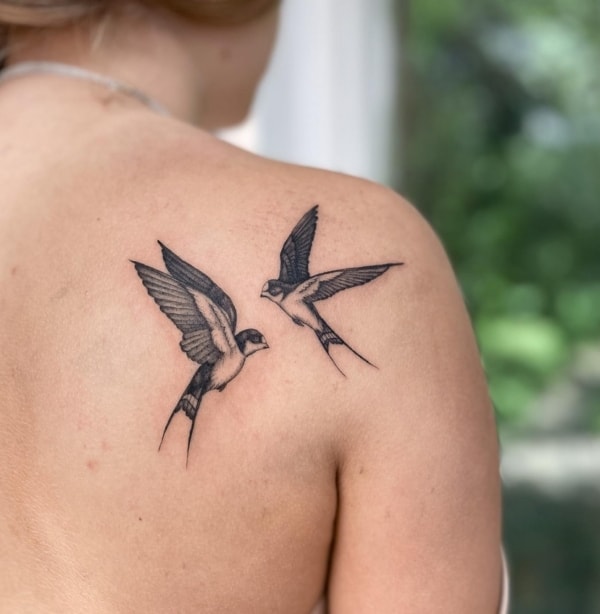 25 tattoo casal andorinhas @leroygiesbers