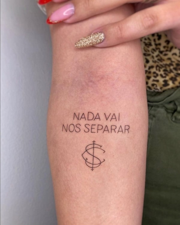 25 tatuagem delicada e feminina do Internacional @carlosjuniortattoo