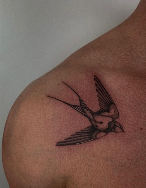 26 tattoo andorinha ombro @ophelyajeandat