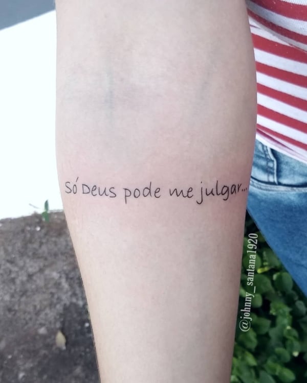 27 tattoo feminina só Deus pode me julgar Santuário da tatuagem