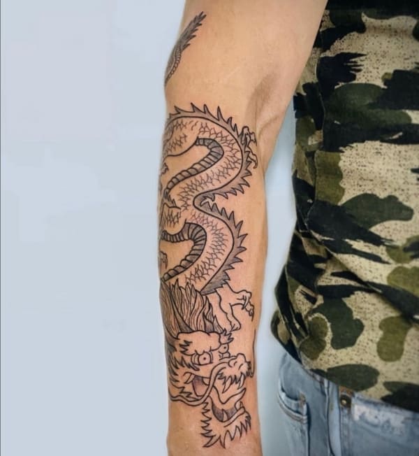 27 tattoo masculina no braço dragão oriental @polancotattoo
