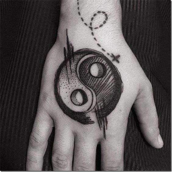 3 tattoo yin yang na mão Pinterest