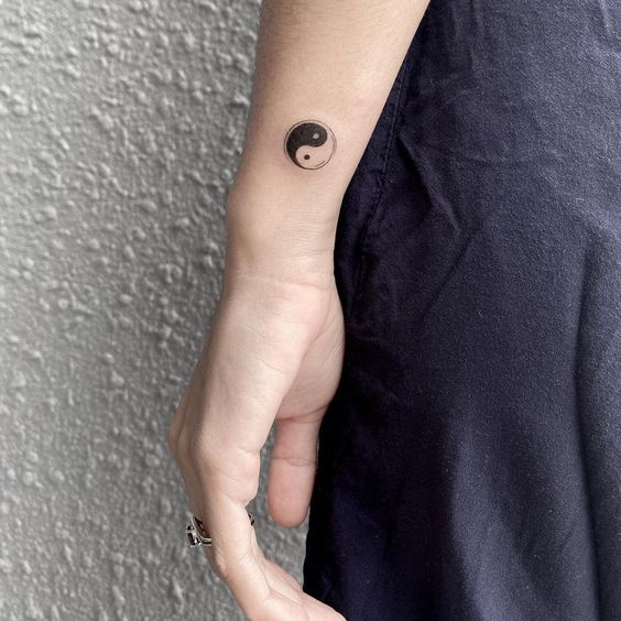 30 tattoo feminina yin yang Pinterest