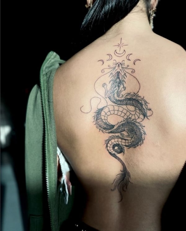 32 tattoo grande nas costas dragão oriental @marloes tattoes