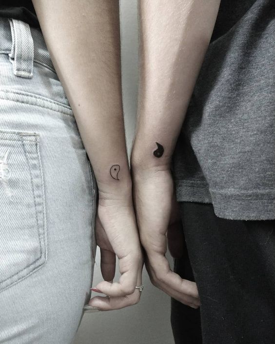 33 tatuagem pequena casal yin yang Pinterest