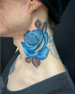 +60 tatuagens de rosa no pescoço LINDAS para fazer!