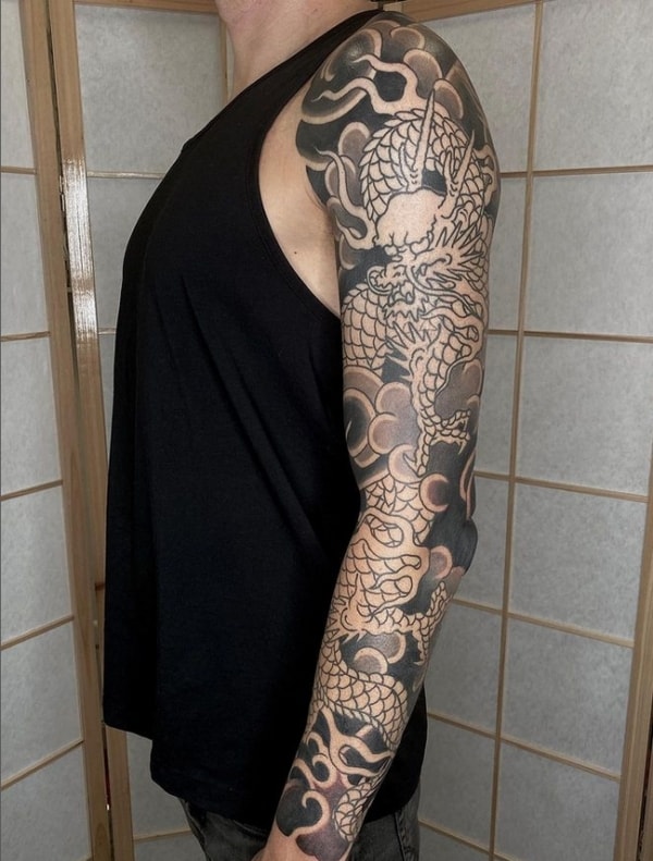 36 tattoo masculina no braço dragão oriental @jensschnettler