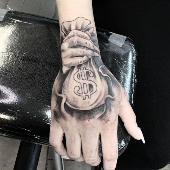 38 tatuagem feminina de dinheiro na mão Pinterest