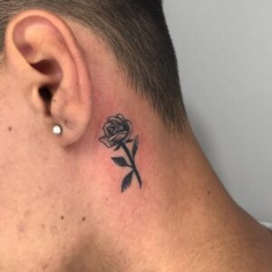 +60 tatuagens de rosa no pescoço LINDAS para fazer!