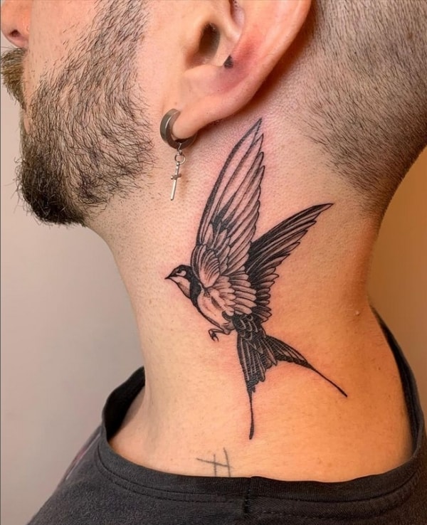 4 tatuagem de andorinha no pescoço @alessandrogest