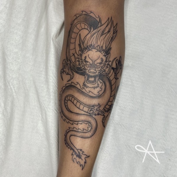 44 tatuagem na perna dragão oriental @aylsontattoo