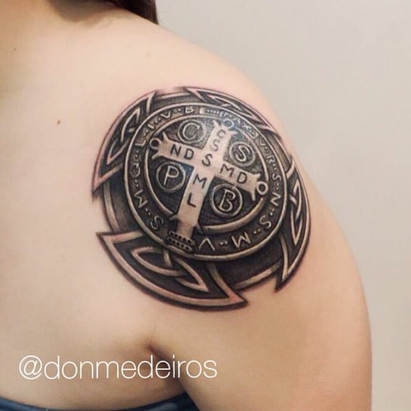 45 tattoo no ombro São Bento @donmedeiros